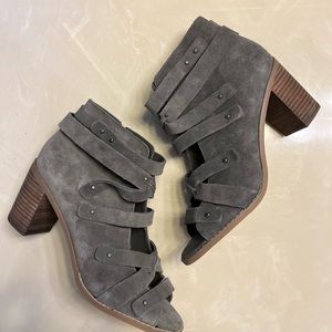 Vince Camuto gray suede strappy heel sandals size 9.5
